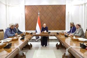 مجلس القيادة يعقد اجتماعاً طارئاً لبحث التطورات الأمنية ويقر عدداً من الإجراءات لحماية المدنيين والمركز القانوني للدولة