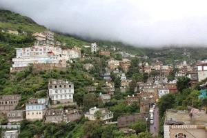 قيادي حو_ثي يستولي على أرضية مواطن في إب