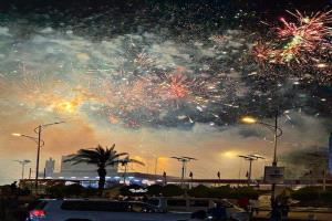 إطلاق ألعاب نارية في ساحة العروض احتفاءً بالإعلان الدستوري