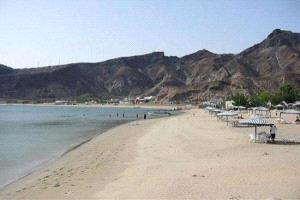 دعوات شعبية لإعادة فتح ساحل جولد مور أمام العائلات دون قيود كما كان قبل 2015