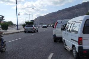 عدن.. توقف شبه تام للمواصلات العامة بسبب استمرار أزمة الغاز