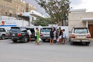 رويترز:إجلاء عشرات السياح الإيطاليين من جزيرة سقطرى