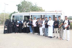 طلاب كلية العلوم الإدارية والإنسانية بالجامعة الألمانية الدولية ينفذون نزول إنساني إلى دار رعاية العجزة والمسنين بعدن