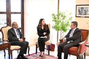 فاجن والصبيحي يناقشان توحيد القوات وتحسين الخدمات