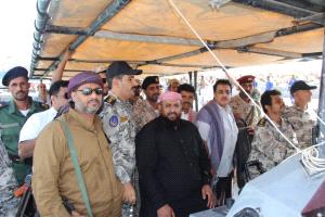 قائد قوات درع الوطن يزور ميناء نشطون ويطلع على الوضع الأمني وأهمية إعادة دوره الحيوي.