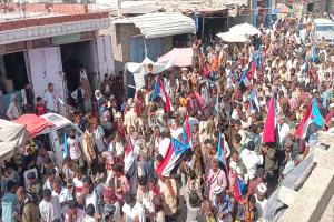 لحج.. المسيمير الحواشب تشهد مسيرة جماهيرية تأييدا للإعلان السياسي والدستوري