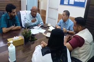 عدن.. مدير مستشفى الصداقة يناقش مع المدير الإقليمي لمؤسسة يمان خدمات القسائم الصحية في المستشفى