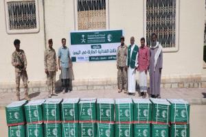 مدير عام مديرية القطن يدشن توزيع (3000) سلة غذائية مقدمة من مركز الملك سلمان للإغاثة والأعمال الإنسانية