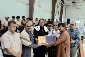 نجوم الزمن الجميل يكرّمون وكيل محافظة شبوة مشرف قطاع الشباب سالم الأحمدي تقديرًا لجهوده في خدمة الشباب والرياضة