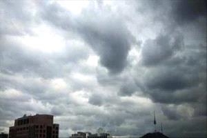 الأرصاد: أجواء مستقرة نسبيًا وأمطار خفيفة على السواحل وتحذيرات من البرودة واضطراب البحر