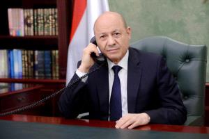 العليمي يوجه باتخاذ تدابير أمنية شاملة ويؤكد تمكين أبناء أبين من إدارة شؤونهم