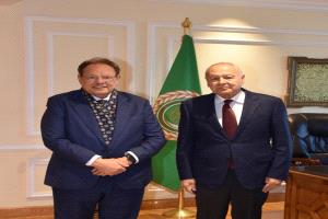 الرئيس علي ناصر محمد يلتقي بالأمين العام لجامعة الدول العربية
