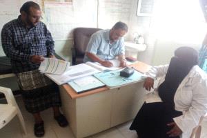 مدير مكتب الصحة العامة والسكان بلودر يتفقد سير العمل بالمركز الصحي "الحضن "