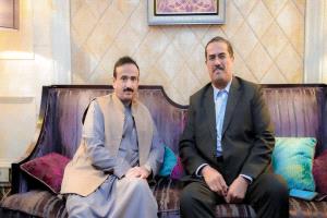 محافظ شبوة وقائد قوات دفاع شبوة يؤكدان توحيد الجهود لتعزيز أمن واستقرار المحافظة