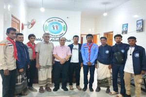 مدير عام الشباب والرياضة بتعز يلتقي بعثة نادي النهضة بالخوخة ويؤكد دعم التعاون الرياضي
