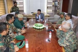 اللجنة الأمنية بمديرية البريقة تشدد على رفع الجاهزية والتعامل بحزم مع أي محاولات لزعزعة الإستقرار