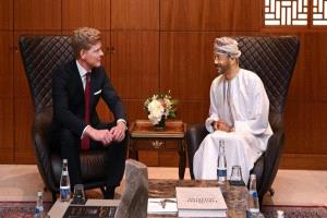 خلال لقاءات بمسقط.. غروندبيرج يؤكد التزام الأمم المتحدة بدعم مسار سياسي شامل في اليمن