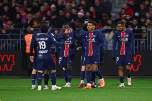 باريس سان جيرمان يتصدر الدوري الفرنسي مؤقتاً بفوزه بثلاثية على ليل