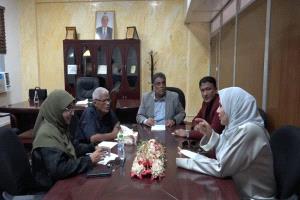 وكيل محافظ عدن يناقش سُبل تطبيع الأوضاع وتوحيد الجهود