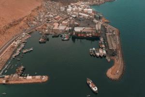 القائم بأعمال وزير النقل: ميناء المكلا يستعيد نشاطه الملاحي الكامل