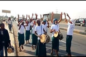 ناشطات بيت التراث يطلقن مهرجان لحج الأول برعاية المحافظ ودعم الوطنية للاسمنت