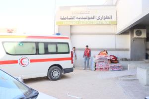 جمعية الهلال الأحمر اليمني فرع حضرموت تسلم الطوارئ التوليدية الشاملة بهيئة مستشفى سيئون العام مجموعة من الفرش والبطانيات