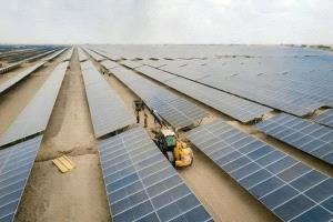 عودة تشغيل محطة الطاقة الشمسية بعدن بعد توقف عدة أيام