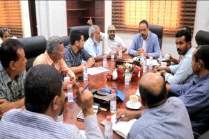 حسين العقربي: حل جذري لتصريف مياه الأمطار في كورنيش المحافظ بعد اتفاق فني