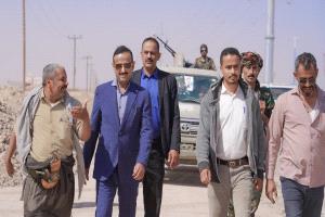 المحافظ بن الوزير يتفقد مشاريع خدمية حيوية ويلامس هموم المواطنين بمدينة عتق
