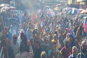 مظاهرة حاشدة في الضالع تناشد اللواء عيدروس إعلان دولة الجنوب