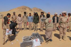 مأرب: مؤسسة وطن تنفذ مشروع توزيع كسوة الشتاء للمرابطين في الجبهات