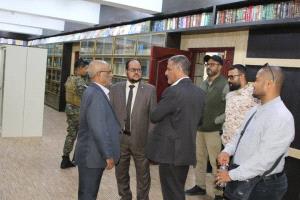 رئيس هيئة التفتيش القضائي يتفقد سير العمل بمحكمة استئناف عدن ويشدد على الانضباط الوظيفي