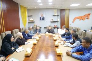 محافظ عدن يقر زيادة حافز المعلمين وتنفيذ حملة نظافة للمدارس في عموم المديريات