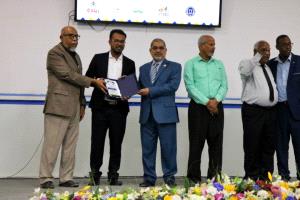 د. خنبش يُكرٍّم الفائزين بالثلاثة المراكز الأولى والرعاة والمشاركين في فعاليات الهاكثون الأول لريادة الأعمال والابتكار