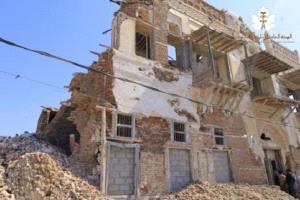 انهيار جزء من مبنى حكومي تاريخي في مدينة الحديدة