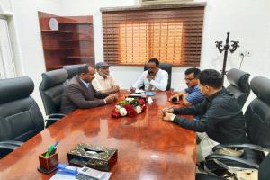 مدير عام قعطبة يلتقي مع رئيس مجلس إدارة صندوق صيانة الطرق، وتوجيه سرعة النزول لإعداد الدراسة والتكلفة طريق قعطبة- مريس