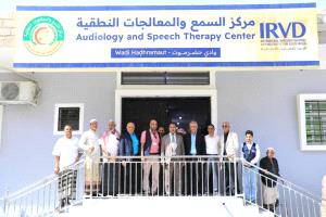 الوكيل العامري يدشن قسم التخطيط السمعي بأحدث جهاز تخطيط السمع ABR بمركز السمع والمعالجات النطقية بحضرموت الوادي