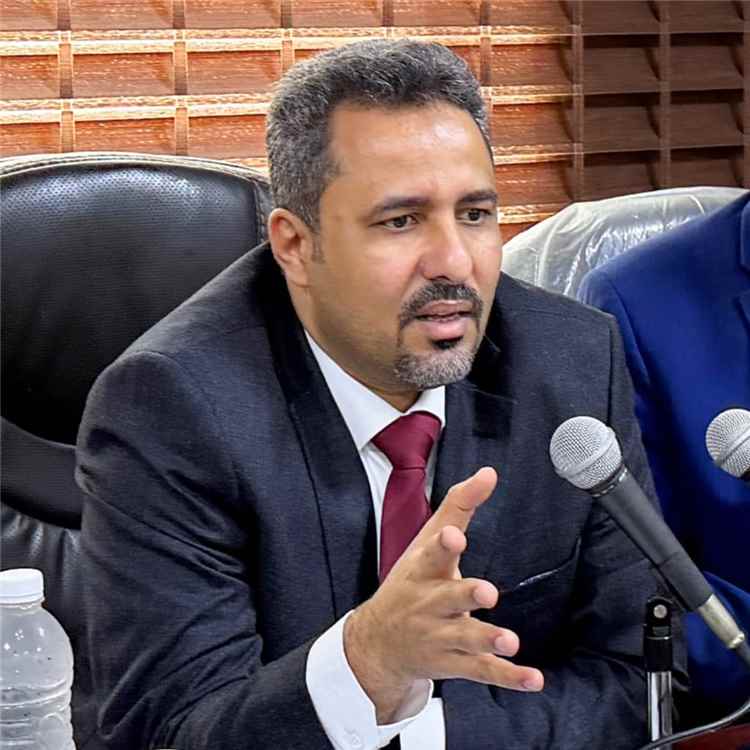 محافظ لحج يتدخل لاحتواء التوتر في الحوطة ويؤكد التزام السلطة المحلية بإنصاف أولياء الدم