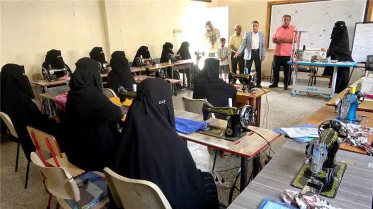 الحامد يدشن دورات تدريبية في الخياطة والرخصة الدولية لقيادة الحاسوب تستهدف 30 متدرّبة