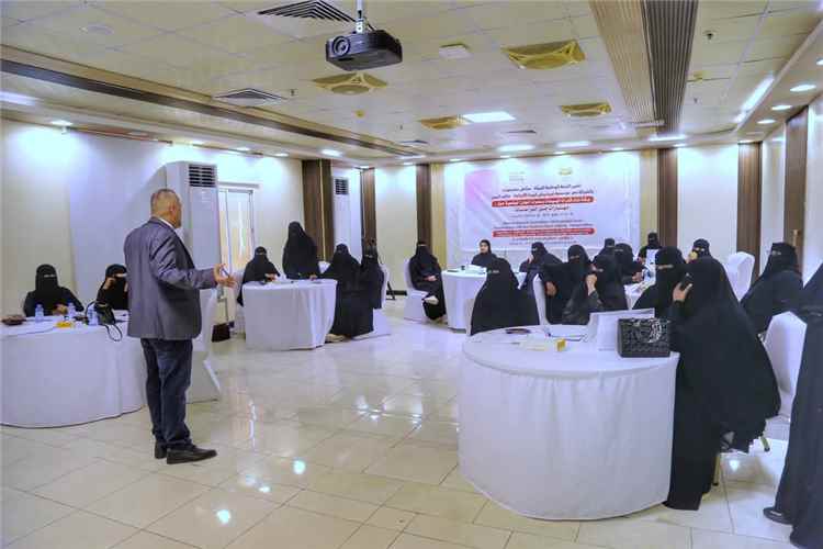 وكيل حضرموت المساعد لشؤون الشباب يدشن ورشة لبناء قدرات الوسيطات وعضوات اللجان المجتمعية في مهارات حل النزاعات