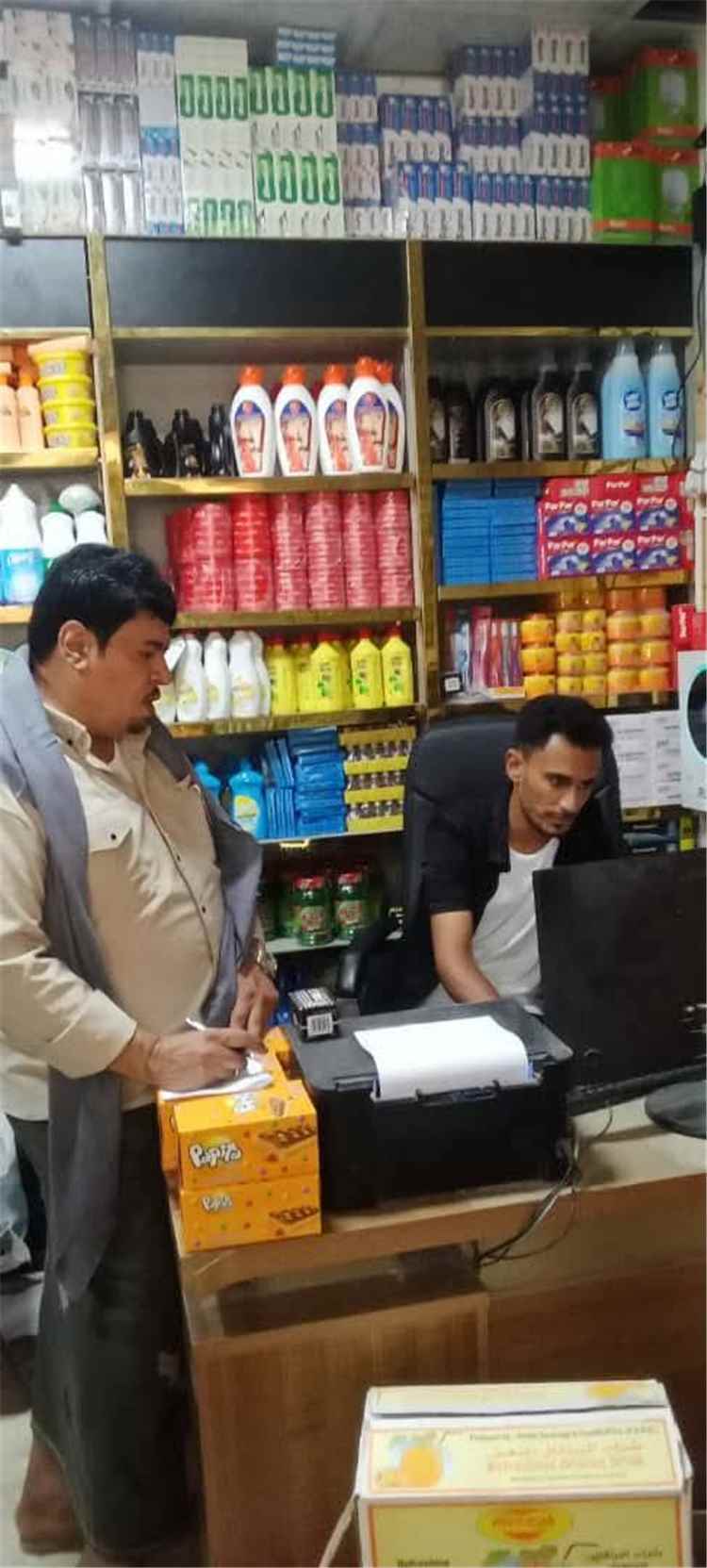 مدير مكتب الصناعة والتجارة بالريدة وقصيعر ينفذ حملة ميدانية لمراقبة الأسواق