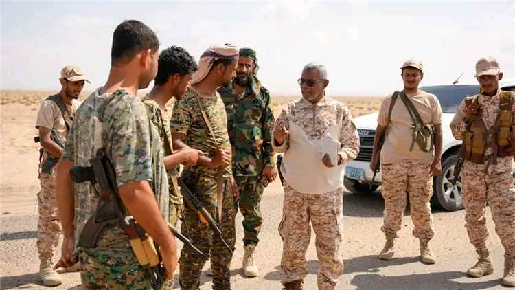 الفريق الأمني بمكتب القائد المحرّمي يتفقد النقاط الأمنية على امتداد الشريط الساحلي بين عدن وباب المندب 