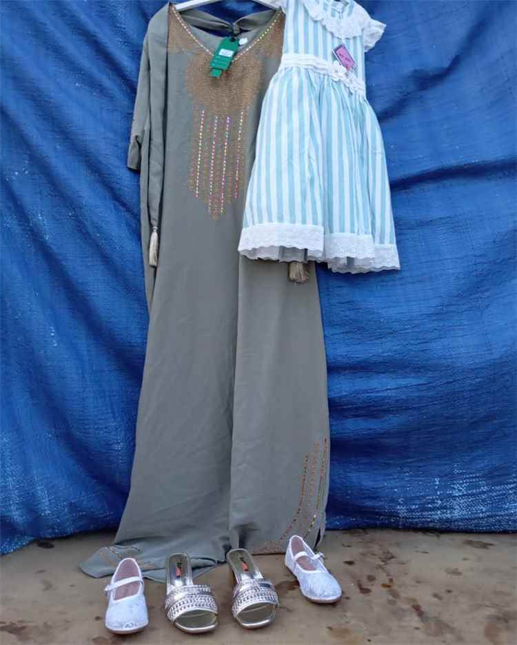 "ذو النورين" و"بن شعيله" تتقصيان أثر نساء بلا معيل في أبين وتوزعان كسوة وأحذية العيد