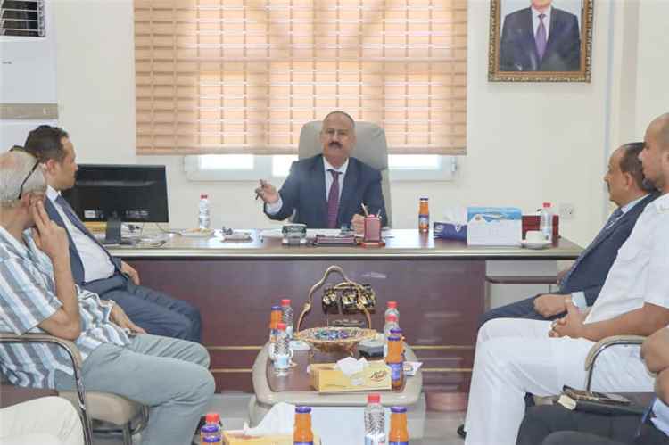 وزير النقل يتفقد سير العمل بالهيئة العامة للشؤون البحرية في أول دوام عقب إجازة عيد الأضحى