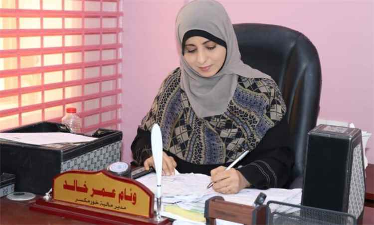 مديرة مالية خورمكسر: إرساء الدفعة الأولى من مناقصات البرنامج الاستثماري 2026م والبدء بتنفيذ مشاريع خدمية وتنموية حيوية