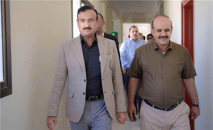محافظ شبوة وعدد من الوكلاء يدشنون العمل عقب اجازة العيد