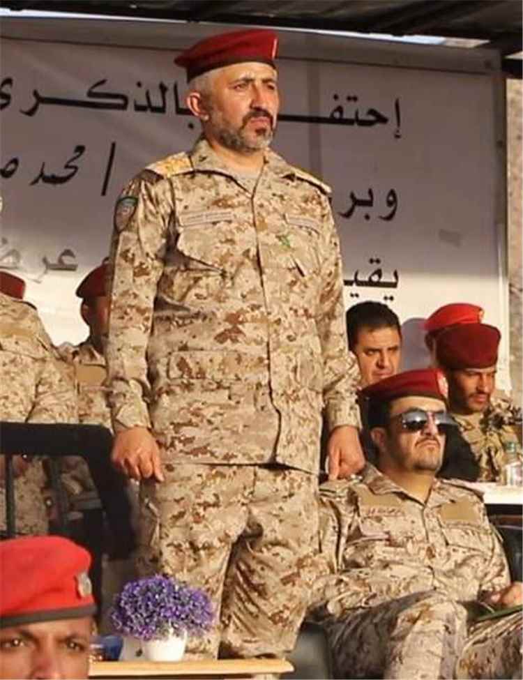 قائد اللواء الأول حرب بمحور الرزامات يؤكد : ليس سجناً بل إجراء عسكري مؤقت.. وانفراجة قريبة في ملف الرواتب