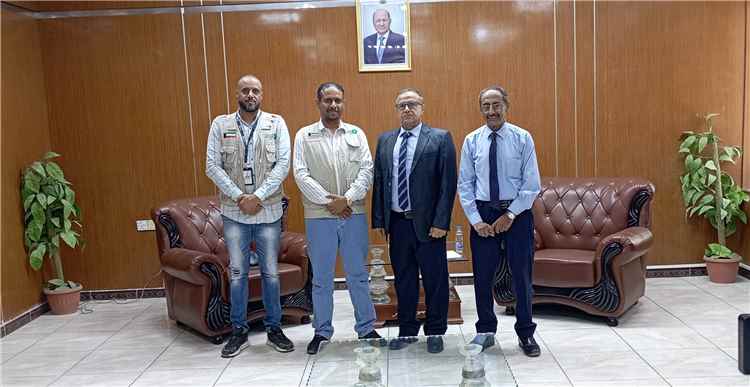 رئيس جامعة عدن يبحث مع جمعية العون المباشر تعزيز الشراكة وتطوير برنامج المنح التعليمية للطلاب الأشد احتياجًا