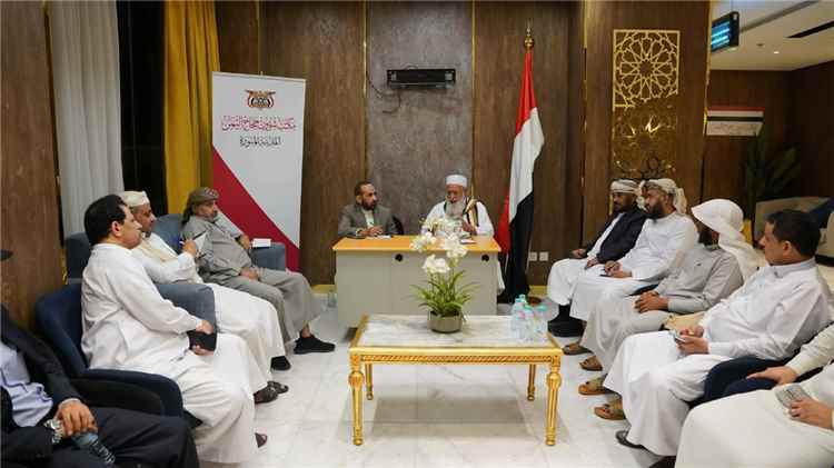 وكيلا وزارة الاوقاف يطلعان على سير تفويج الحجاج المغادرين