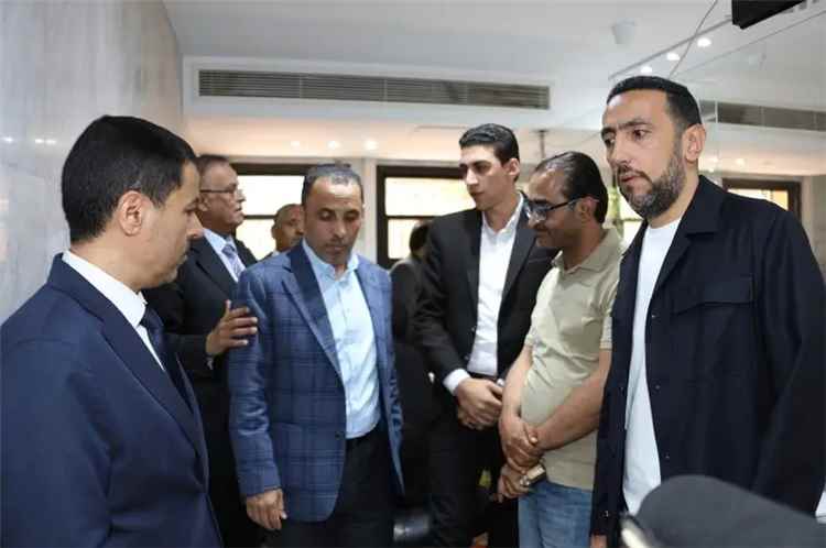 رئيس مصلحة الهجرة والجوازات والجنسية اللواء النسي يطّلع على سير العمل بمركز الجوازات في السفارة اليمنية بالقاهرة ويوجه بتسهيل إجراءات المواطنين